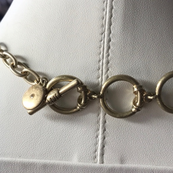 Jones New York necklace with circle pendant, gold tone - Picture 5 of 8